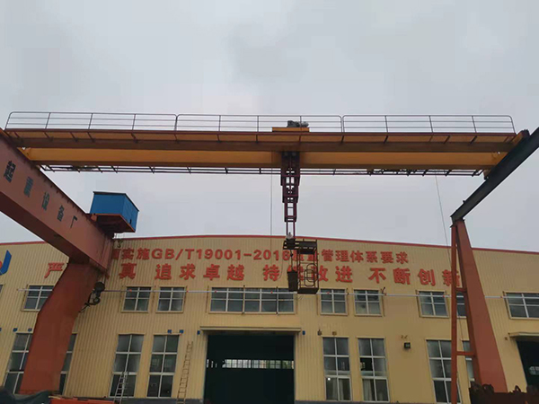 靖起智能橋式起重機(jī).jpg